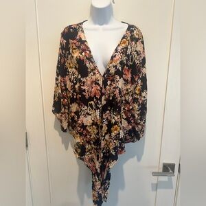 Love stitch: Floral Blouse- Large